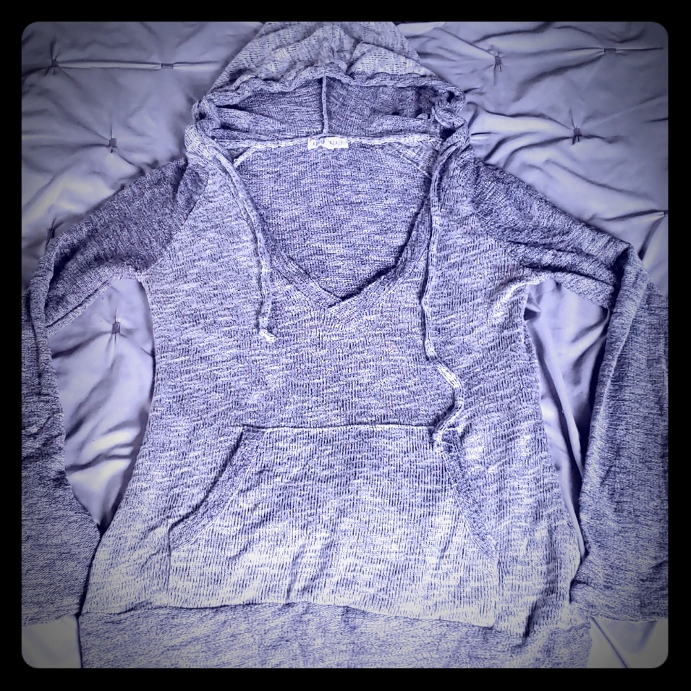 Long sleve hooded top comfey style with deep v